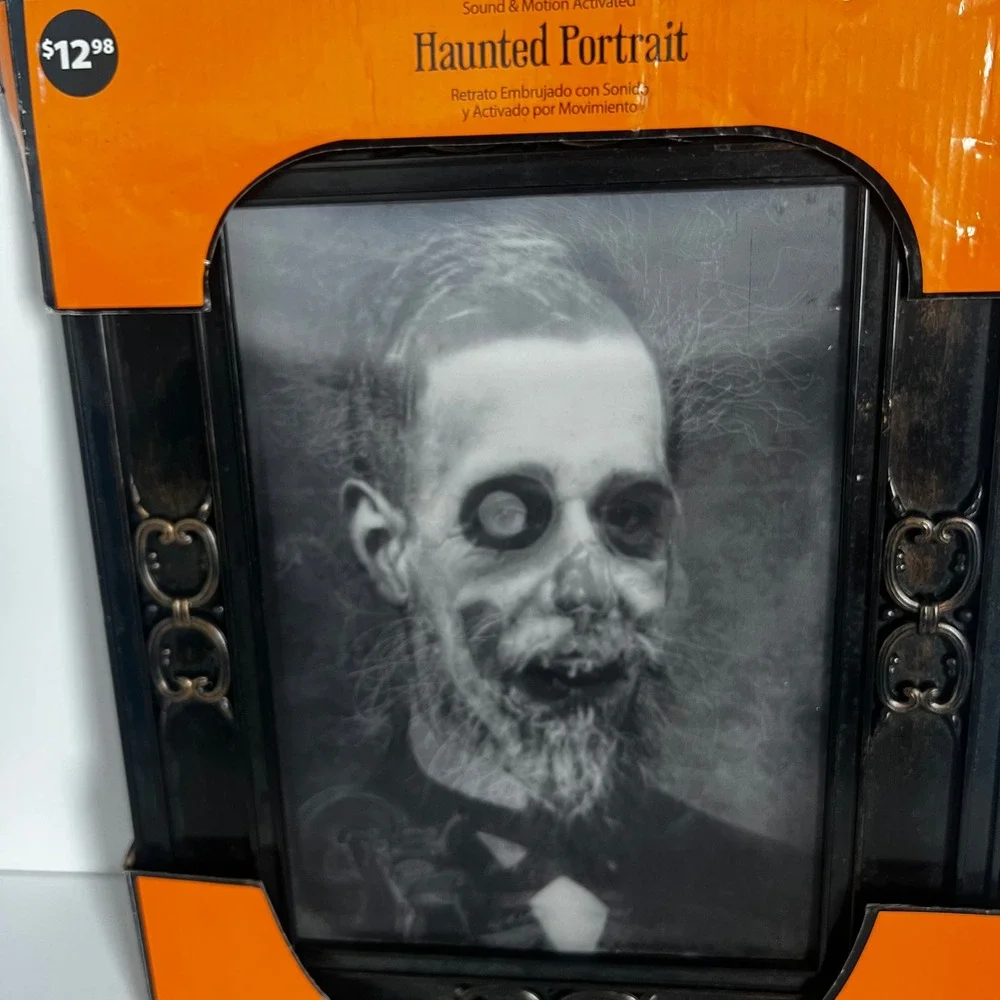 Walmart Haunted Portrait Sound Motion Activated Light Up Halloween Decor 61320